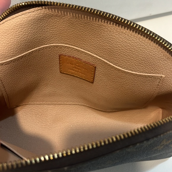 Louis Vuitton Monogram GM Cosmetic Makeup Bag - Picture 7 of 8